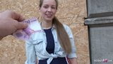 Scout allemand - Kinuski, adolescente mince, parle à l'orgasme snapshot 4