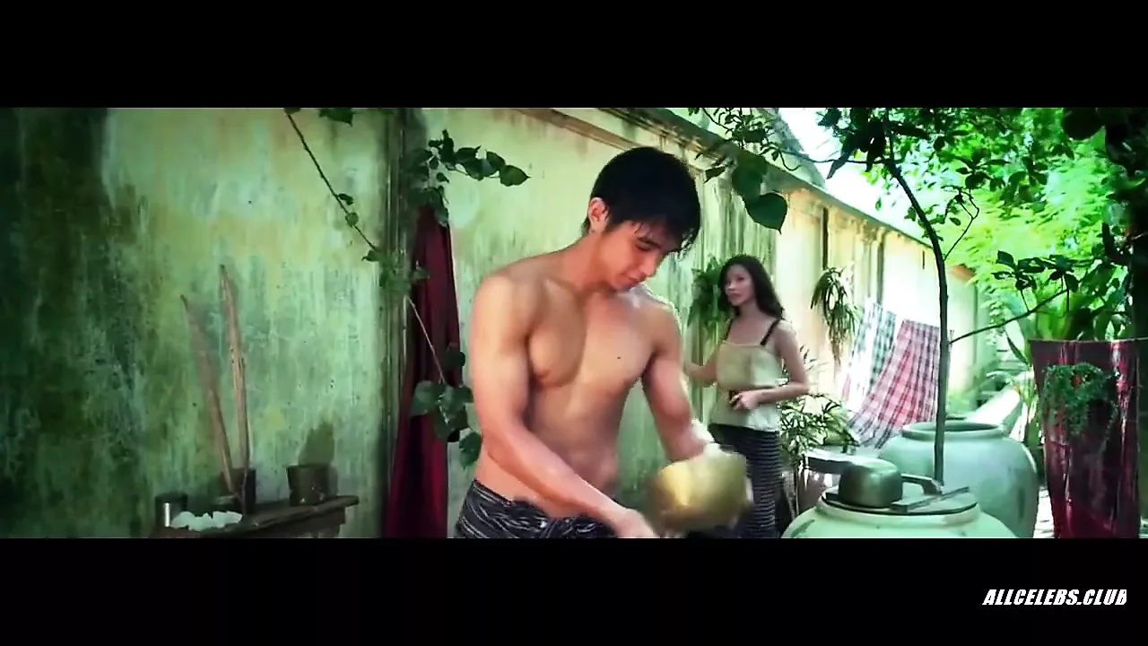 Bongkoj khongmalai和savika chaiyadej在开头