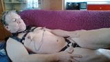 Im Harness auf dem Sofa wichsen snapshot 8