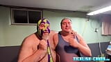 Viejo Stocky lucha y cosquillas gordito oso Matt snapshot 1