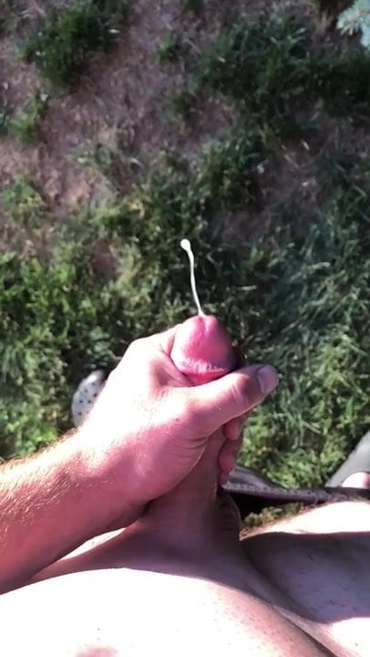Дрочит И Кончает На Незнакомых