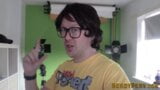 Leeds Nerd wird von praller Britin in Brille geblasen snapshot 12