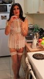 Sexy Linda Michelle in cucina snapshot 2