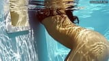 Latina Yenifer Chacon mit dickem arsch schwimmt snapshot 8