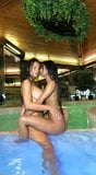 Orgasme piscine orgasme lesbiennes snapshot 10