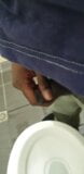 Masturbacja w toalecie biurowej - część 3 snapshot 4
