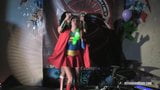 Mujer maravilla vs supergirl en vivo de fetishcon 2011 snapshot 6