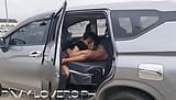 18岁的菲律宾学生，我让我的老公在我们的车上操我的朋友在路边的公共场合性爱！ snapshot 3