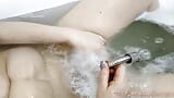 Aimeee, star du porno russe, MILF sexy : suceuse mature sous la douche...) snapshot 11