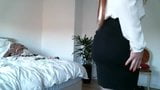 Hete ladyboy wrijft over haar clit, ... je komt klaar snapshot 1