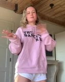 Brie larson dançando snapshot 9