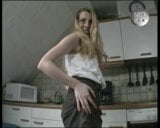 Blondine tut alles fuer ein paar Euros snapshot 3