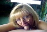 Milf con gafas dando una buena mamada snapshot 5