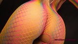 Blondine mit dicken Titten lutscht und fickt sich mit einem Lutscher snapshot 8