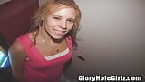 Teen bellezza ingoia il cazzo e il suo sperma in una lurida cabina per adulti! snapshot 1