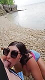 Cô giáo dâm đãng này bú cặc của một người lạ trên bãi biển snapshot 5