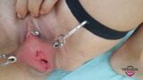 Nippleringlover - nadržená milfka pumpuje piercing kundičku nahá venku extrémní piercing bradavky snapshot 16