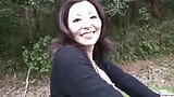 Madura japonesa al aire libre montando en bicicleta y sexo snapshot 5