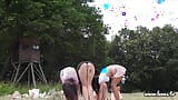 Des filles sexy à la chatte étroite font la fête en plein air en mini-jupe, culotte à jupe courte et pas de culotte snapshot 12