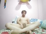 Un ragazzo si masturba duro snapshot 3