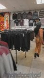 Sexy tattoo pawg stript kont naakt in de winkel snapshot 5