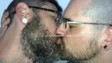 Adam i Richard całują wideo 5 snapshot 3