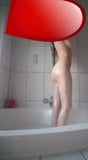 Türkische Mädchen spielen bei der Dusche snapshot 7