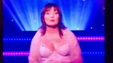 Lorraine Kelly cu țâțe uriașe snapshot 2