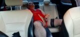 Transvestit auf dem Rücksitz in meinem Auto snapshot 11