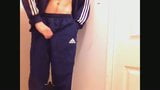 Wichsen in Jogging anzug sehr privat  snapshot 1