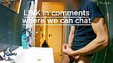 Mijn grote dikke homo pik aftrekken in een openbaar hostel Werry risicovolle video sperma spreidt zich uit in de badkamer snapshot 5