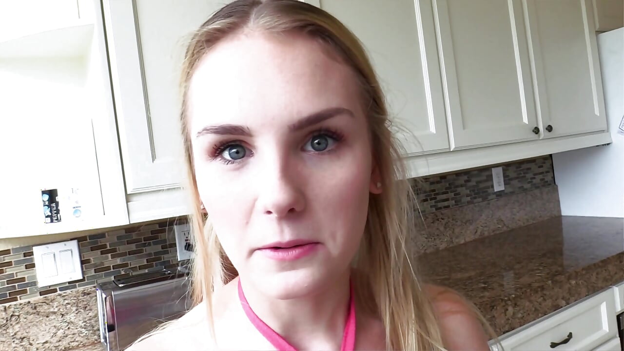 보지를 존나게 튕기고 큰 자지를 빨아주는 Natalie Knight