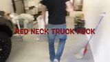 Foda de caminhão com pescoço vermelho - conheça os meninos snapshot 2