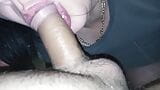 Allein zu Hause lutscht die geile MILF-Mutter ihn gut - Blowjob, POV-Amateur-Latina-MILF snapshot 3