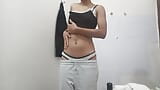 Une adolescente brune montre son cul et ses seins parfaits snapshot 6