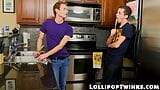 Twinks conner bradley e evan james anal raça na cozinha snapshot 2