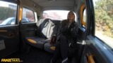 Falešná taxi Jayla de Angelis si omotá rukavice kolem ptáka taxikáře snapshot 5