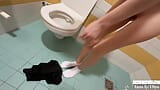 Umumi tuvaletler: Asyalı fit kız banyoda ve tuvalette #anal göt yalama ve #pissing fetişi snapshot 13
