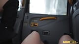 Taxi fals - matură sexy roșcată în ciorapi sexy călărește o pulă mare și grasă într-un taxi snapshot 18