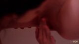 Flicking the Bean, пока палец трахает ее место для лесбиянки в этом супер соблазнительном сексе в ванне snapshot 13