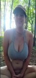 Chica de grandes tetas se ensucia en el bosque snapshot 1