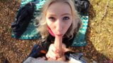 Tienerbabe houdt van zuigen en neuken in de natuur! - buitenshuis pov snapshot 2