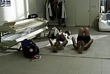 Gepassioneerde lesbische masturbatie na hard werken in de sportschool snapshot 3