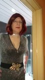 Tgirl Lucy plassen en wrijven over haar enorme pik snapshot 10