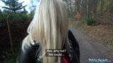 Public Agent, eine schöne vollbusige Blondine zieht sich im Wald aus, bevor sie fickt snapshot 4