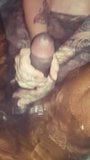 Межрасовое дрочка большому черному члену в ванной в домашнем видео snapshot 2