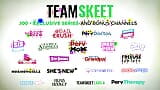 Gamer-mädchen Leana Lovings & Krissy Knight bekommen beim spielen ihre saftigen muschis gefickt - teamSkeet snapshot 1