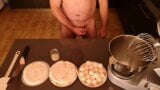 Cicci77, nachdem sie 50 Gramm Sperma gesammelt hat, bereitet einen Sperma-Baiser-Kuchen zu! snapshot 5