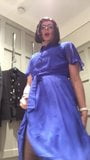 青いサテンのドレスのシシーオーガズム snapshot 11