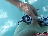MILF nakal Sofie Marie dipancut dalam semasa berkongkek di kolam snapshot 6